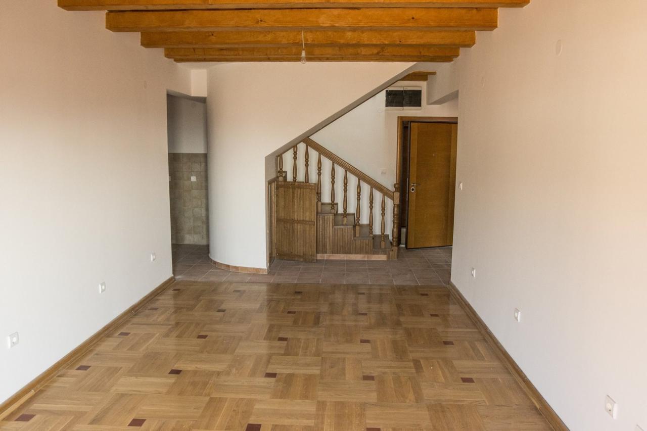 Property #273